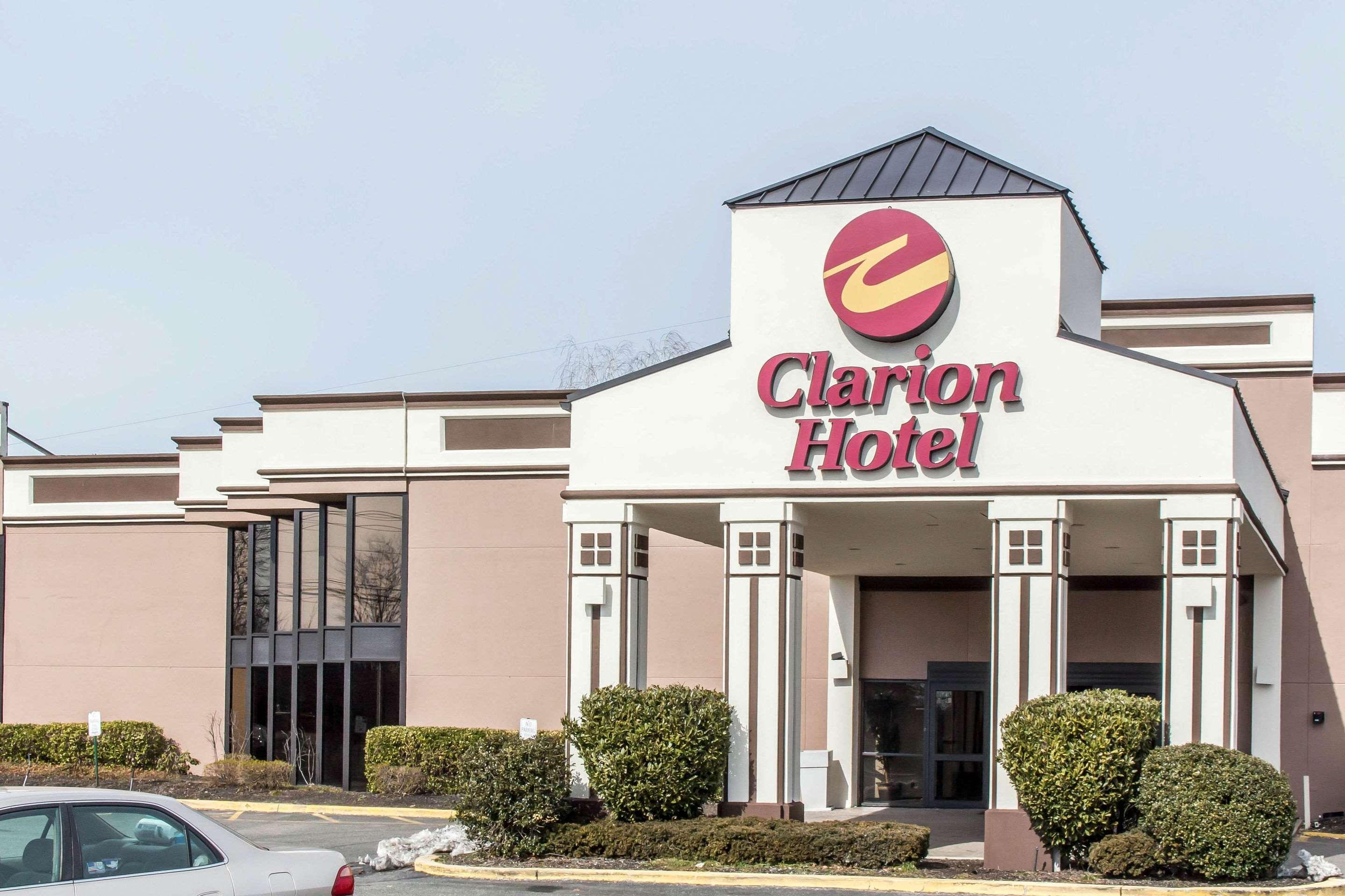 Clarion Hotel And Conference Center Ronkonkoma Exterior photo